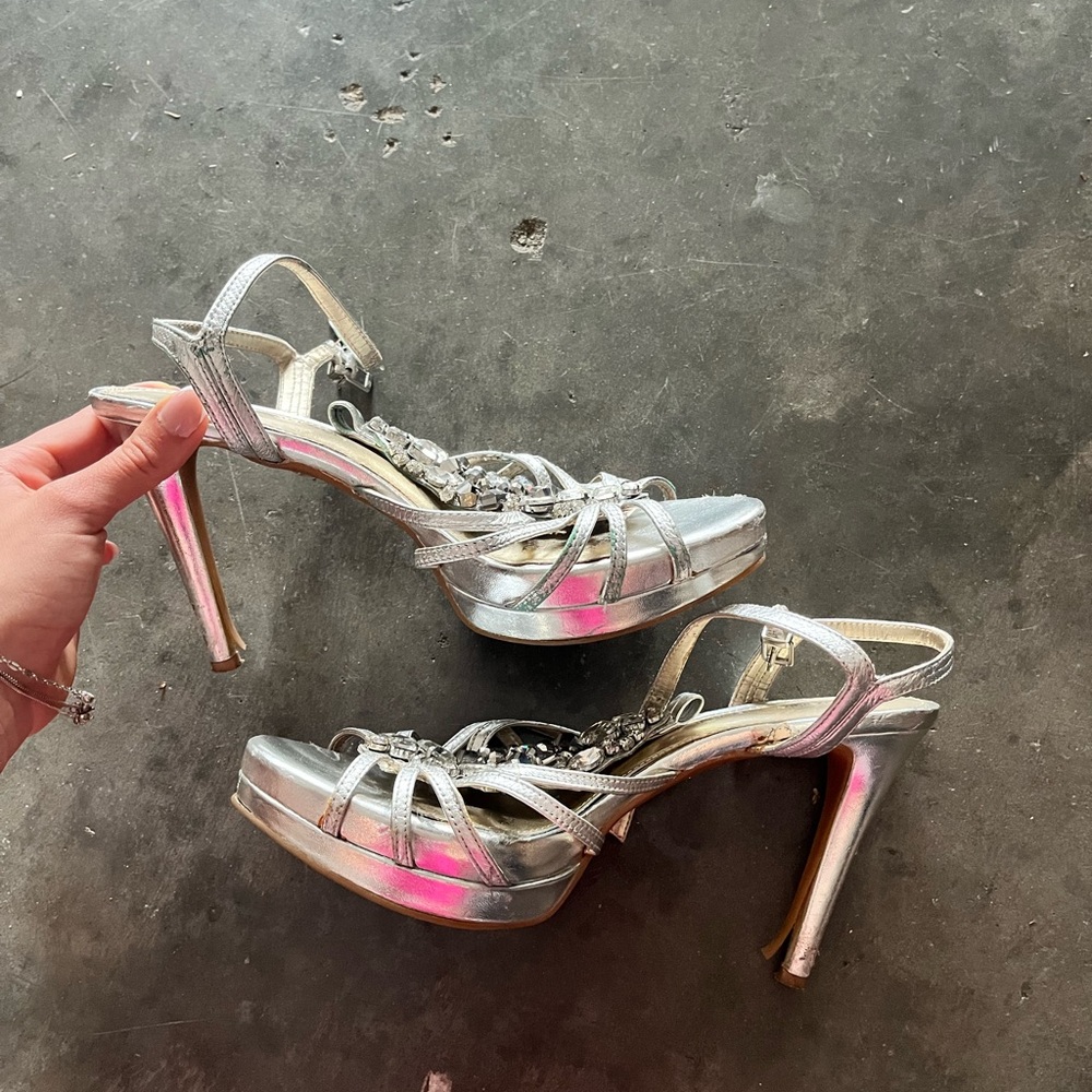 ANTONIO MELANI Silver Stiletto Heels with Strappy Design